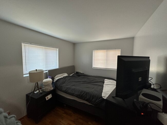 Master bedrroom - 387 Okemos St