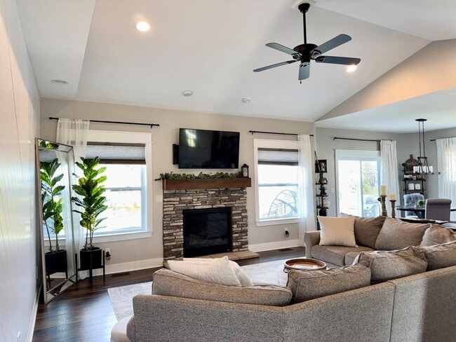 Foto del edificio - 1285 Sweet Grass Trail N