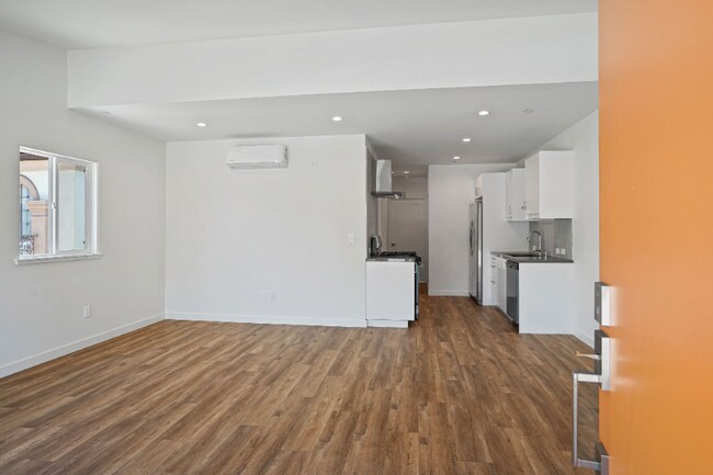 Foto del edificio - 1166 Cochran Ave