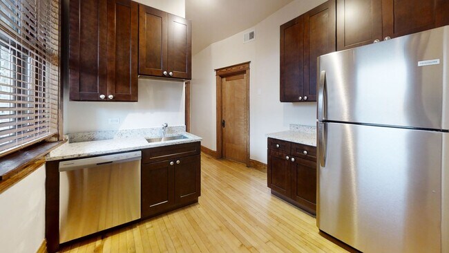 Building Photo - Fantastic three bedroom, one bath in the heart of Wrigleyville Available July 1, 2024