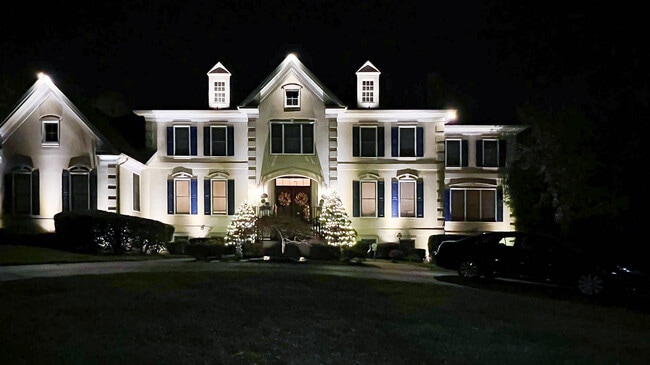 Foto del edificio - 1445 Mayhurst Blvd