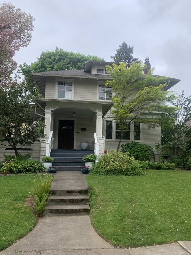 Primary Photo - 2135 NE 16th Ave