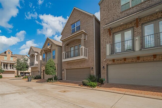 Foto del edificio - 8418 Oak Leaf Point Dr