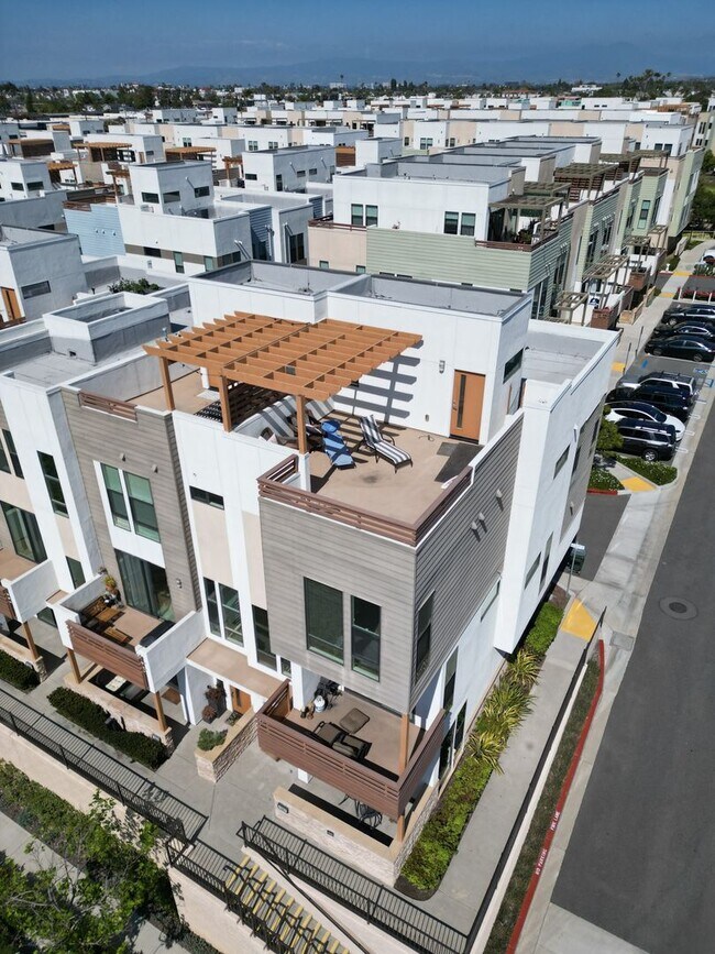 Building Photo - 17 West Condo Complex Superior/17th Streets