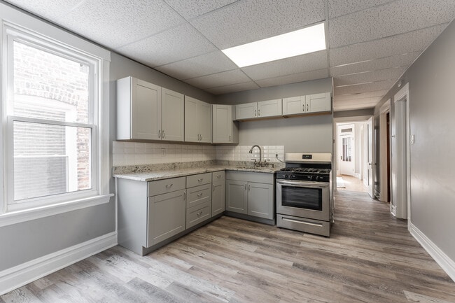 Building Photo - 2132 W Iowa St