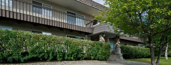 Todos los apartamentos ofrecen balcones amplios - Willow Woods Apartments