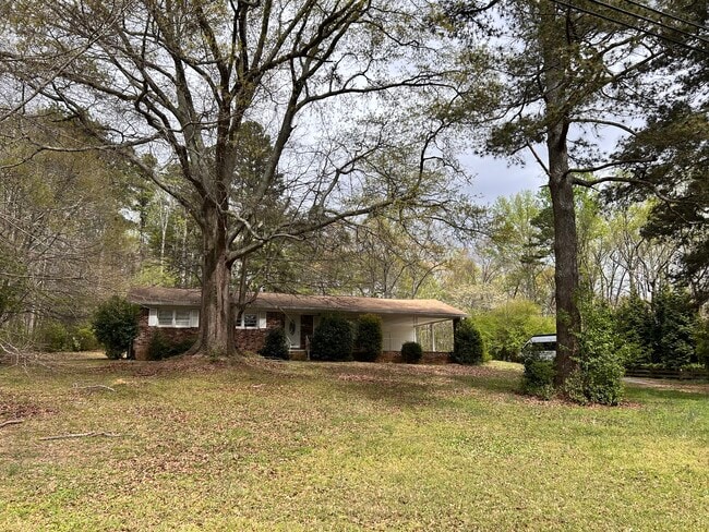 Building Photo - 5007 Spring Hill Dr