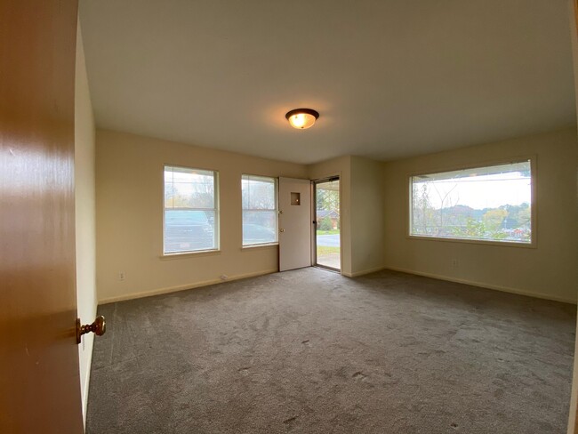 Building Photo - 4602 Fall Creek Rd