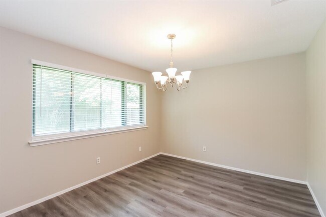 Foto del edificio - 2515 N Spring Dr