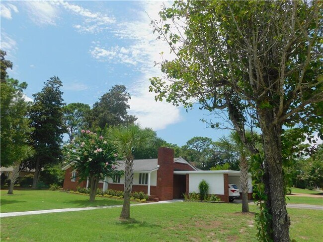 Foto del edificio - 611 Calhoun Rd
