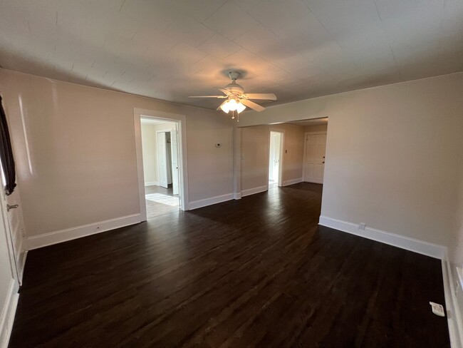 Foto del edificio - Price just reduced & MOVE-IN READY!