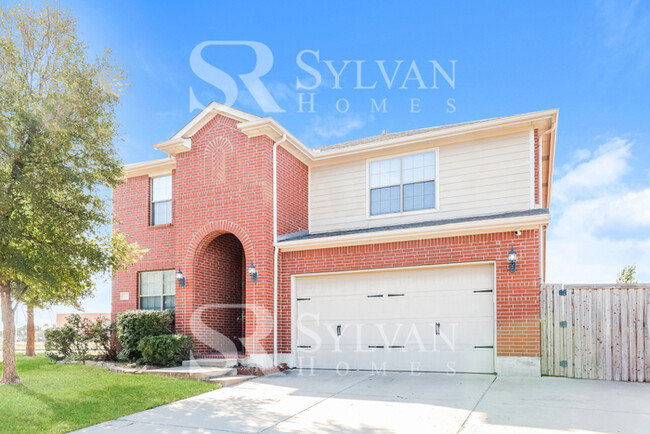 Building Photo - Lovely 4BR 3.5BA home ready for new residents