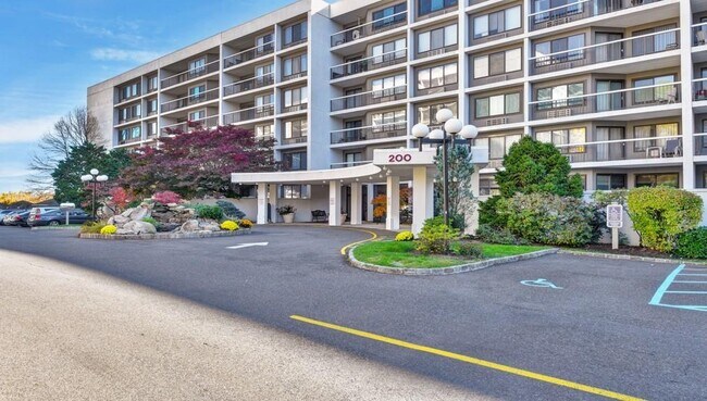 Foto del edificio - 200 High Point Dr