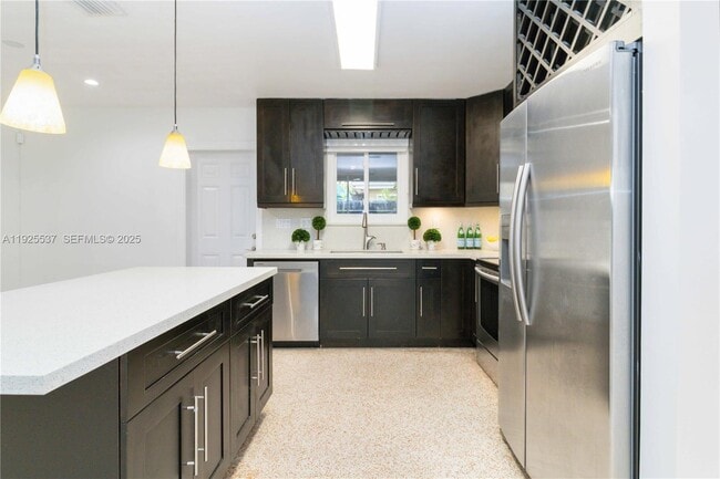 Building Photo - 2401 SW 31st Ave