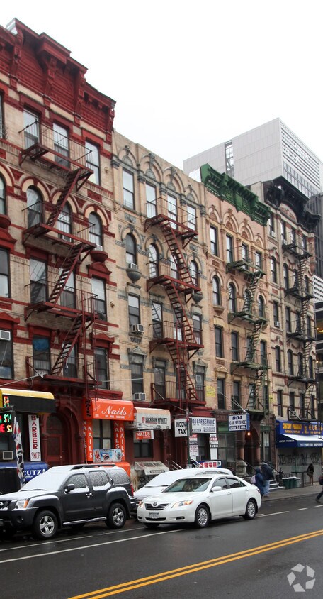 Building - 221 Madison St