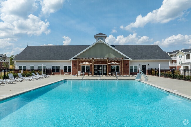 Building Photo - Colonel Bluffs