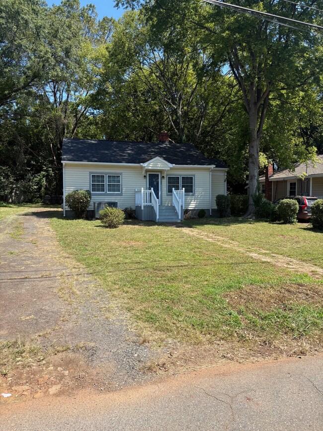 Foto del edificio - 2582 Hemphill St