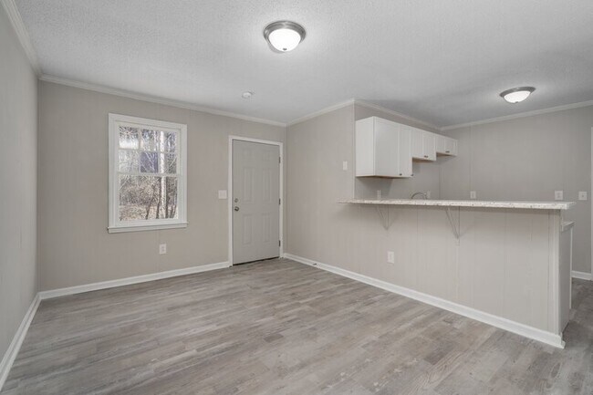 Building Photo - 916 E Raleigh Blvd