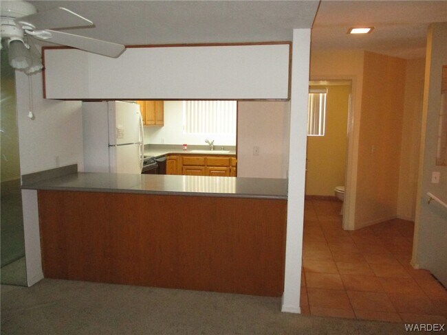 Foto del edificio - 2022 Merrill Ln