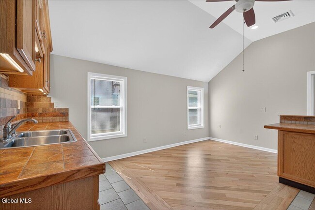 Building Photo - 53 Beekman St