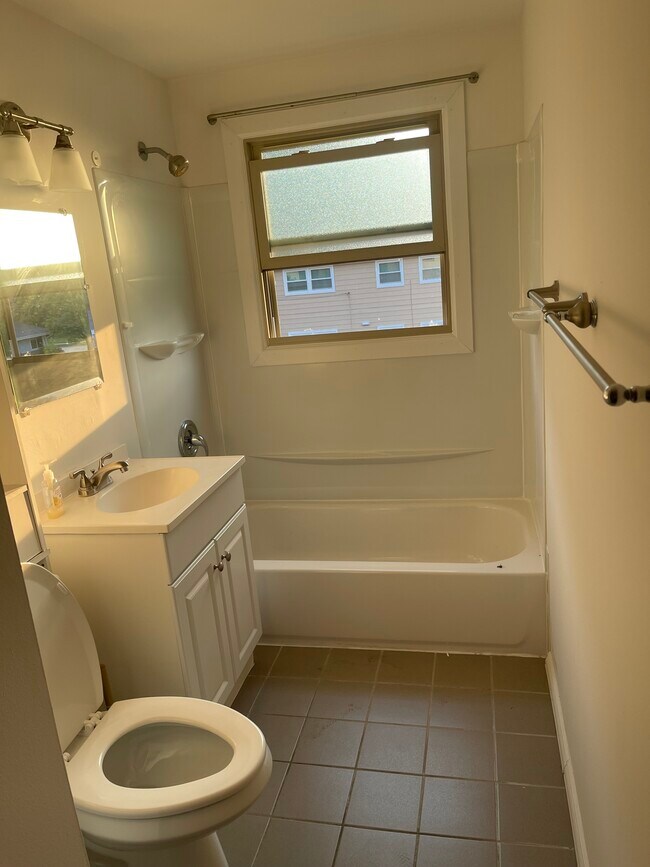 Foto del edificio - 6073 S Lake Dr