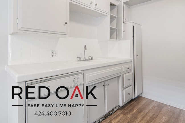Building Photo - Contemporary and Cozy Two Bedroom with Lot...