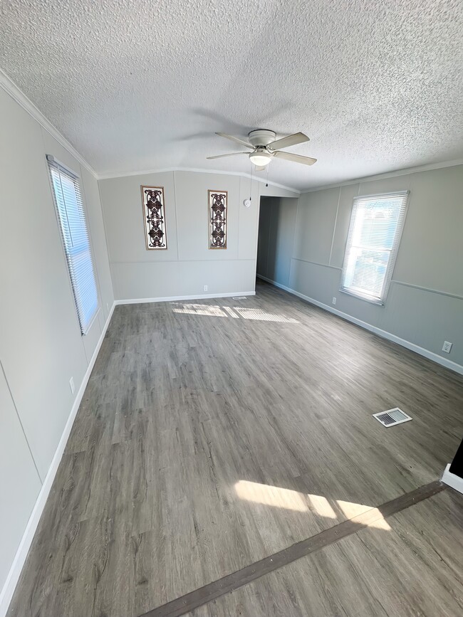 Building Photo - 2552 Smith Ave