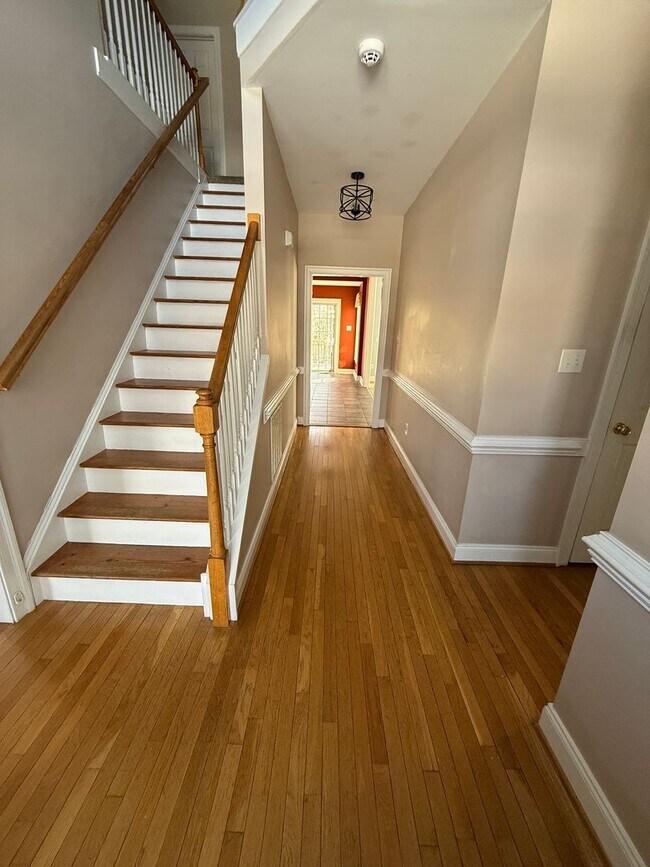 Foto del edificio - Large 4 Bedroom Home in Glen Allen