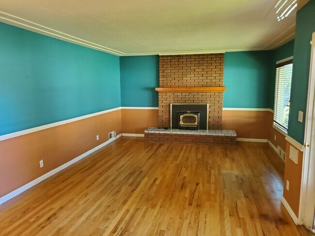 Foto del edificio - Charming 4 BR/ 2 BA North Spokane Home