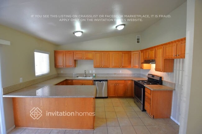 Foto del edificio - 15384 Eleanor Ln