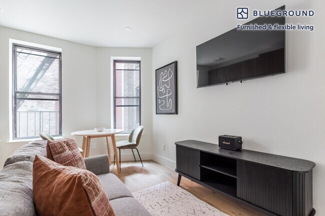 Foto del edificio - 82 Washington Pl