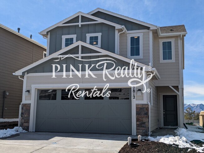 Building Photo - Gorgeous Nearly New Home!