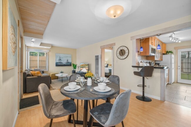 dinin room - 964 13th St