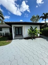 Building Photo - 3335 SW 65th Ave