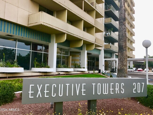 Foto del edificio - 207 W Clarendon Ave