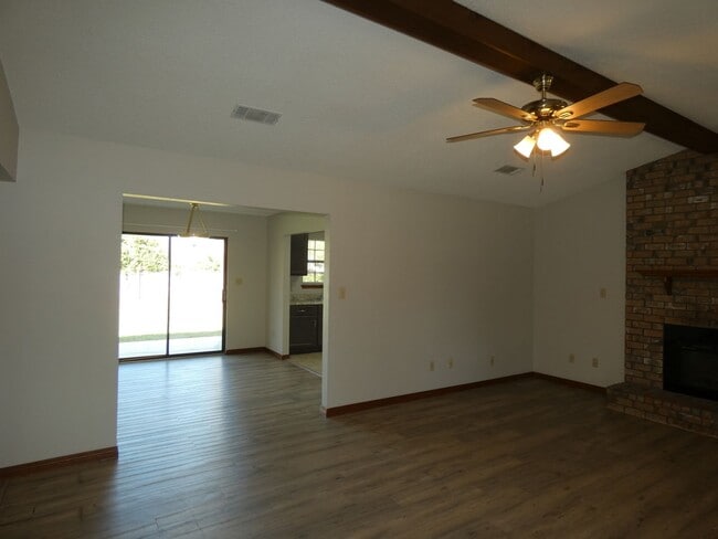 Building Photo - Great home in the heart of Pace!