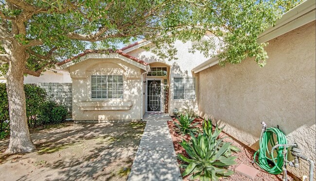 Foto del edificio - Your Summer Oasis Awaits – Charming Home with Pool!