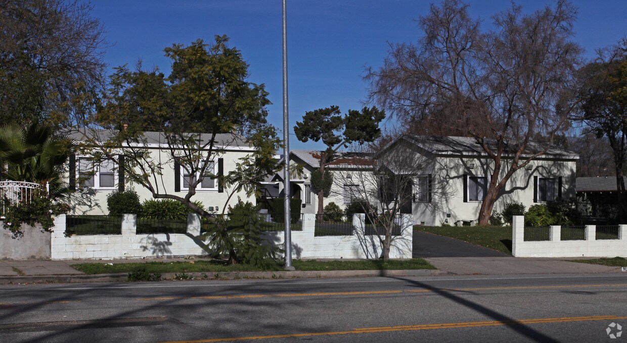 Foto principal - 5627-5635 Monterey Rd