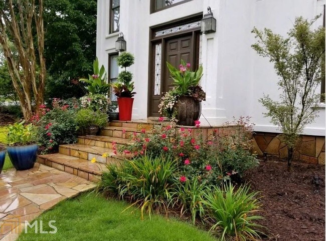 Foto del edificio - 2720 Rangewood Dr