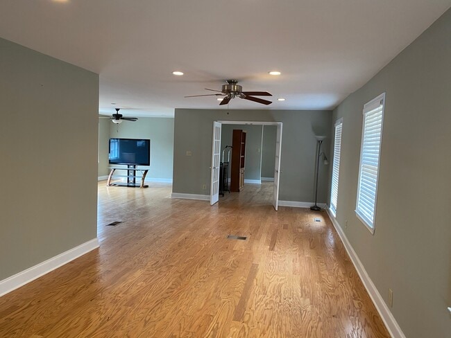 Building Photo - 3210 Sanford Rd