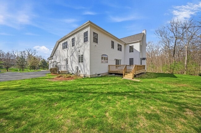 Foto del edificio - 9 Overlook Rd