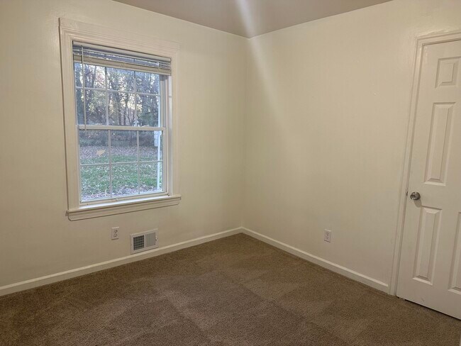 Building Photo - 610 Kent Dr