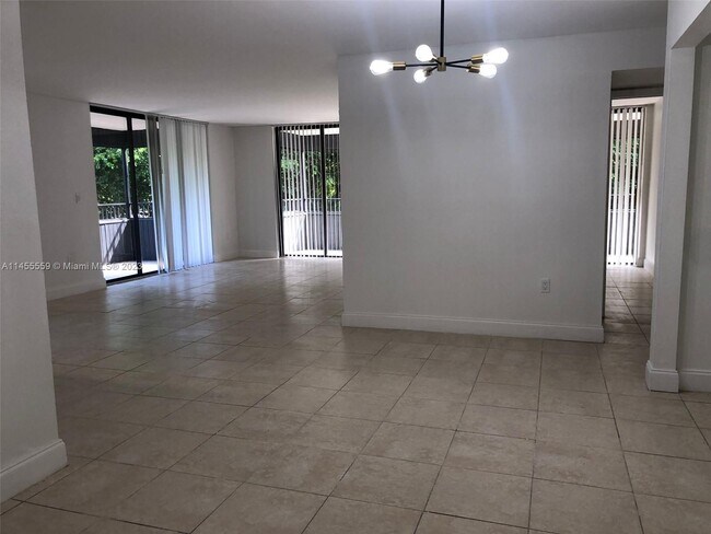 Foto del edificio - 16220 NW 2nd Ave
