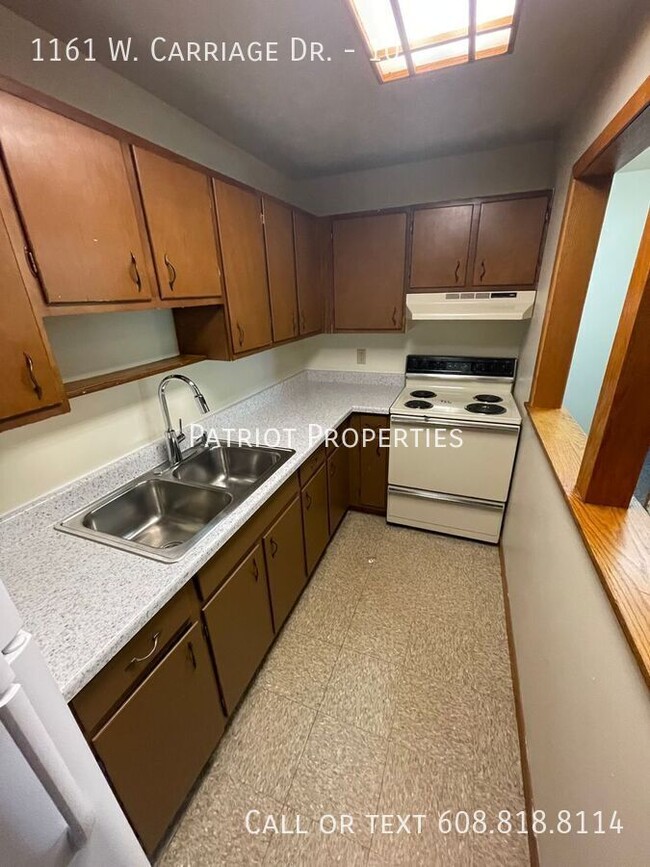 Foto del edificio - 1 bedroom/ 1 bath apartment in Whitewater, WI