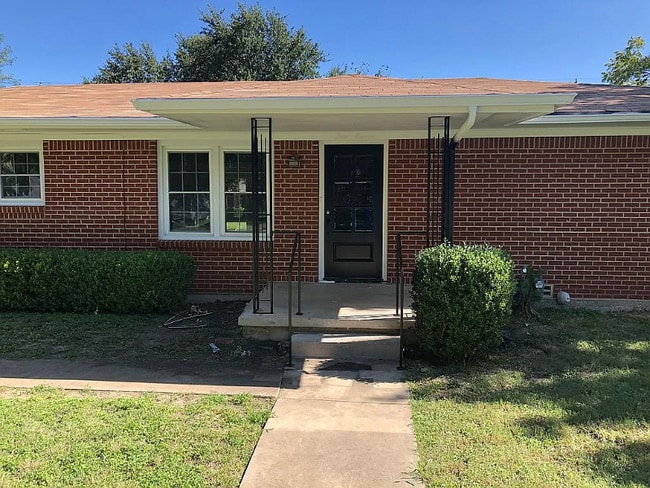 Building Photo - 311 Santa Fe Dr