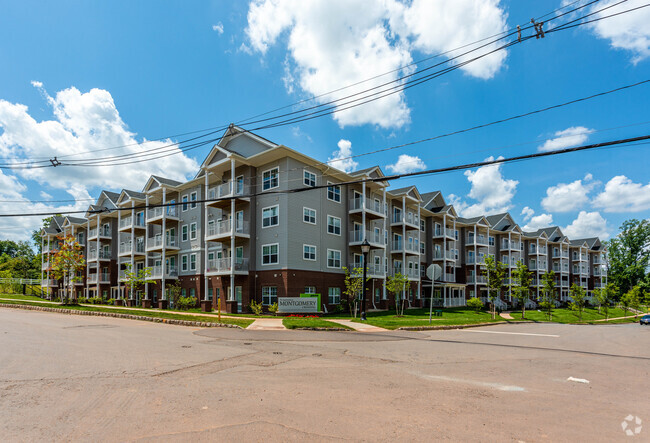 Foto del edificio - Apartments at Montgomery Crossing