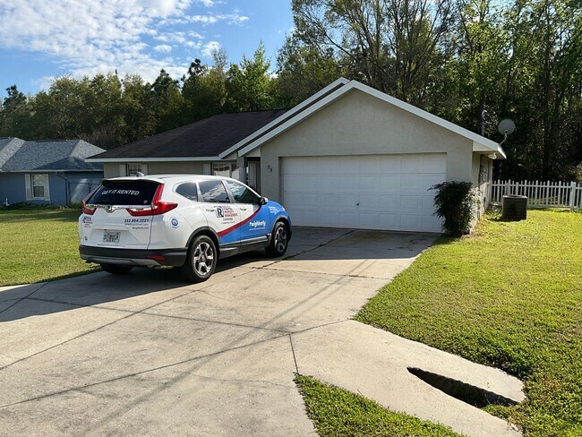 Foto del edificio - *** NOT AVAILABLE TO SHOW BEFORE MAY 15TH *** Great Location - SE Ocala Home 3/2/2 **Won't Last***