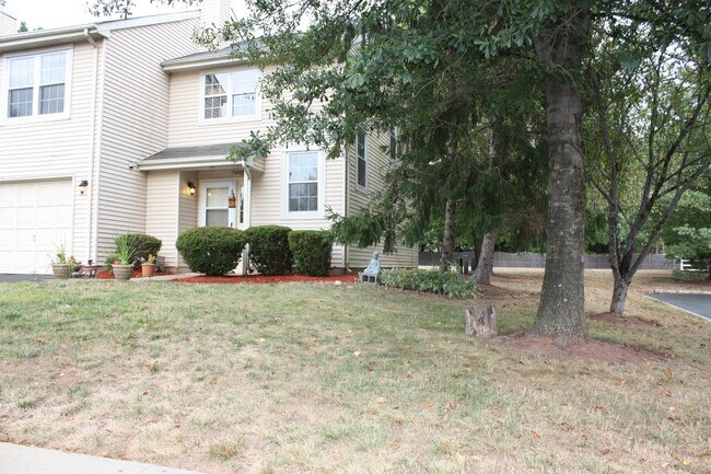Corner Unit in a cul-de-sac - 44 Whitby Cir