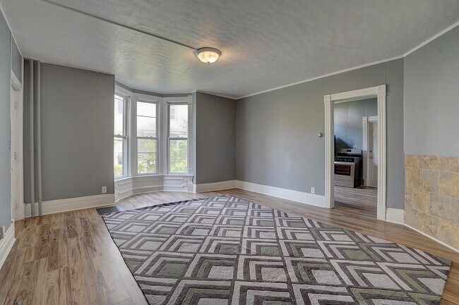 Living room - 516 5th Ave SE