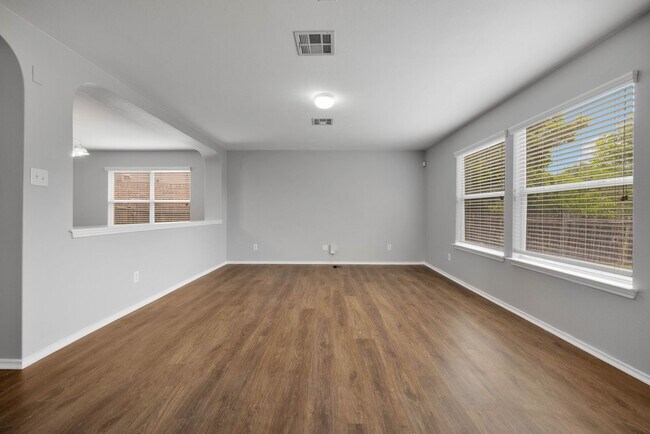 Foto del edificio - Beautiful NW Rental home available for asa...